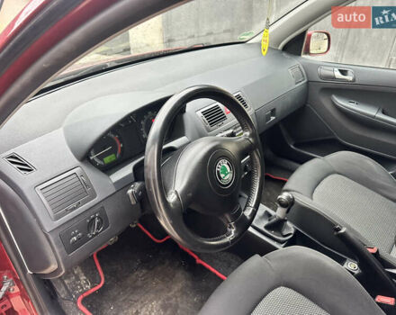 Красный Шкода Фабия, объемом двигателя 1.4 л и пробегом 169 тыс. км за 4200 $, фото 7 на Automoto.ua