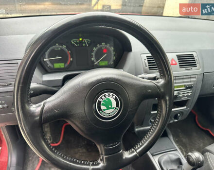 Красный Шкода Фабия, объемом двигателя 1.4 л и пробегом 169 тыс. км за 4200 $, фото 8 на Automoto.ua