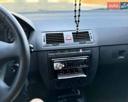 Красный Шкода Фабия, объемом двигателя 1.39 л и пробегом 241 тыс. км за 4399 $, фото 16 на Automoto.ua