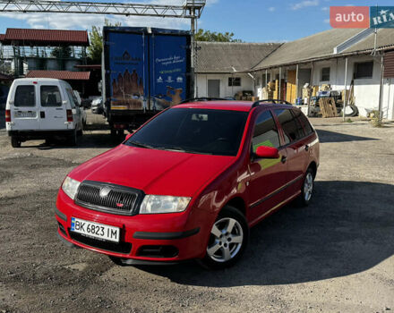 Червоний Шкода Фабія, об'ємом двигуна 1.39 л та пробігом 250 тис. км за 3600 $, фото 1 на Automoto.ua