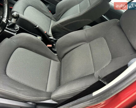 Красный Шкода Фабия, объемом двигателя 1.4 л и пробегом 169 тыс. км за 4200 $, фото 12 на Automoto.ua