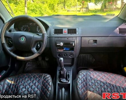Красный Шкода Фабия, объемом двигателя 1.2 л и пробегом 240 тыс. км за 3500 $, фото 4 на Automoto.ua
