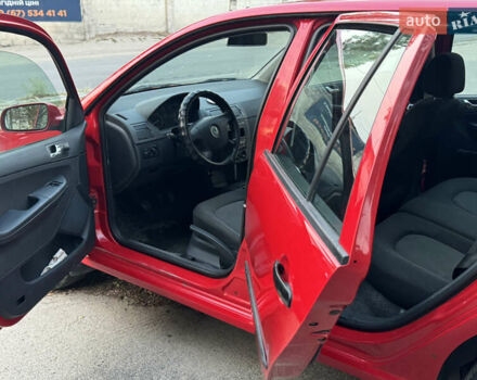 Червоний Шкода Фабія, об'ємом двигуна 1.2 л та пробігом 260 тис. км за 3400 $, фото 14 на Automoto.ua