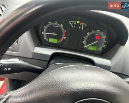 Красный Шкода Фабия, объемом двигателя 1.4 л и пробегом 169 тыс. км за 4200 $, фото 9 на Automoto.ua