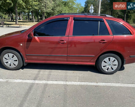 Красный Шкода Фабия, объемом двигателя 1.39 л и пробегом 264 тыс. км за 5300 $, фото 6 на Automoto.ua
