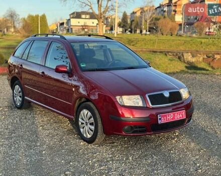 Красный Шкода Фабия, объемом двигателя 1.39 л и пробегом 201 тыс. км за 4199 $, фото 1 на Automoto.ua