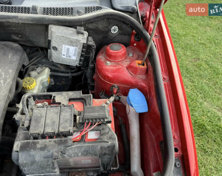 Красный Шкода Фабия, объемом двигателя 1.39 л и пробегом 209 тыс. км за 3990 $, фото 13 на Automoto.ua