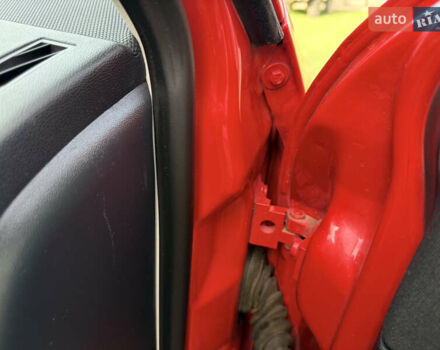 Красный Шкода Фабия, объемом двигателя 1.39 л и пробегом 209 тыс. км за 3990 $, фото 24 на Automoto.ua