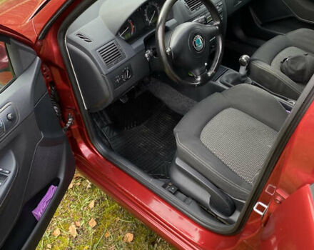 Красный Шкода Фабия, объемом двигателя 1.39 л и пробегом 194 тыс. км за 4490 $, фото 14 на Automoto.ua