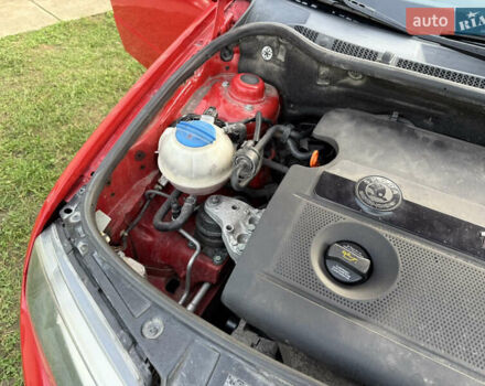 Красный Шкода Фабия, объемом двигателя 1.39 л и пробегом 209 тыс. км за 3990 $, фото 14 на Automoto.ua