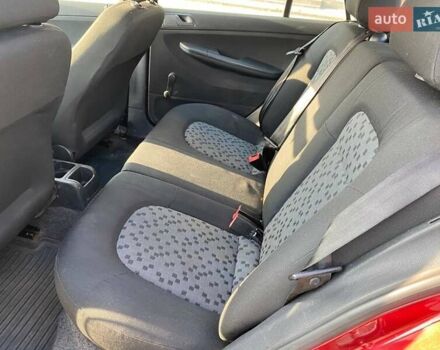 Червоний Шкода Фабія, об'ємом двигуна 1.39 л та пробігом 309 тис. км за 3900 $, фото 4 на Automoto.ua