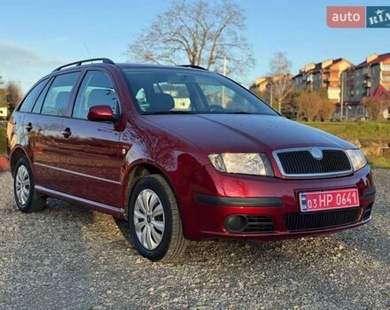Красный Шкода Фабия, объемом двигателя 1.39 л и пробегом 201 тыс. км за 4199 $, фото 3 на Automoto.ua