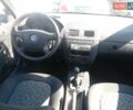 Красный Шкода Фабия, объемом двигателя 1.2 л и пробегом 280 тыс. км за 3400 $, фото 2 на Automoto.ua