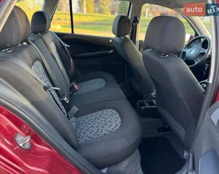 Красный Шкода Фабия, объемом двигателя 1.39 л и пробегом 201 тыс. км за 4199 $, фото 25 на Automoto.ua