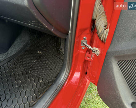 Красный Шкода Фабия, объемом двигателя 1.39 л и пробегом 209 тыс. км за 3990 $, фото 21 на Automoto.ua