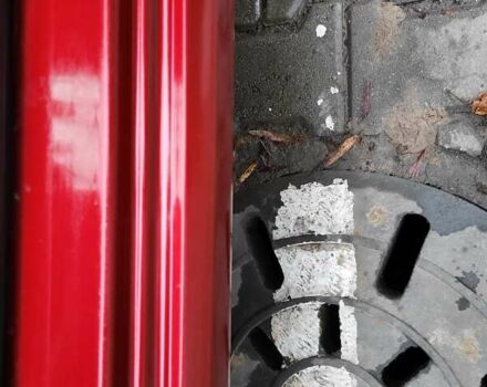 Красный Шкода Фабия, объемом двигателя 1.39 л и пробегом 212 тыс. км за 3800 $, фото 12 на Automoto.ua