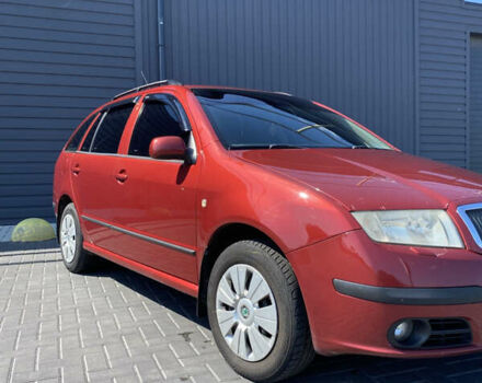 Красный Шкода Фабия, объемом двигателя 1.39 л и пробегом 264 тыс. км за 5300 $, фото 1 на Automoto.ua