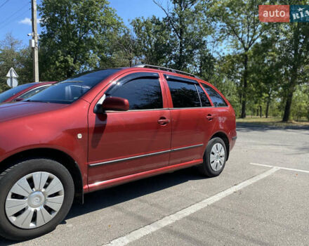 Красный Шкода Фабия, объемом двигателя 1.39 л и пробегом 264 тыс. км за 5300 $, фото 5 на Automoto.ua