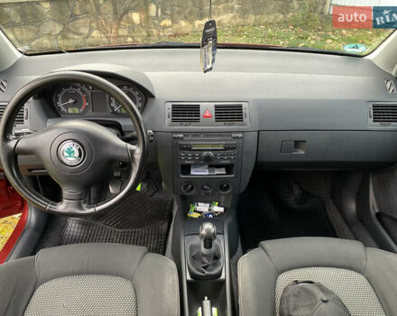 Красный Шкода Фабия, объемом двигателя 1.39 л и пробегом 194 тыс. км за 4490 $, фото 18 на Automoto.ua