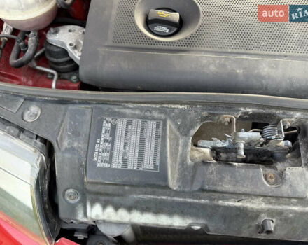 Красный Шкода Фабия, объемом двигателя 1.39 л и пробегом 209 тыс. км за 3990 $, фото 1 на Automoto.ua