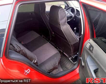 Красный Шкода Фабия, объемом двигателя 1.2 л и пробегом 270 тыс. км за 3300 $, фото 5 на Automoto.ua
