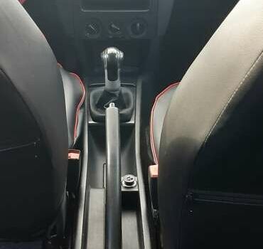 Красный Шкода Фабия, объемом двигателя 1.4 л и пробегом 255 тыс. км за 4100 $, фото 10 на Automoto.ua