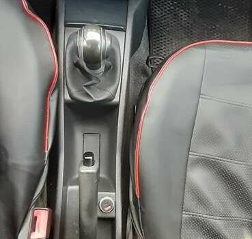 Красный Шкода Фабия, объемом двигателя 1.4 л и пробегом 255 тыс. км за 4100 $, фото 4 на Automoto.ua