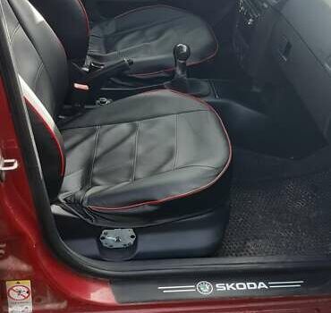 Красный Шкода Фабия, объемом двигателя 1.4 л и пробегом 255 тыс. км за 4100 $, фото 5 на Automoto.ua