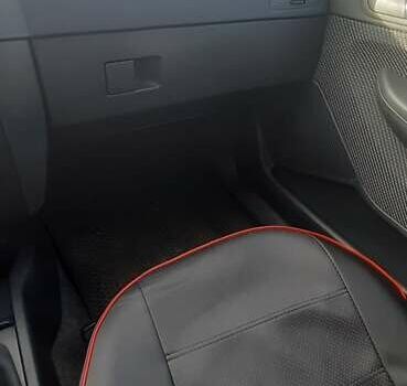 Красный Шкода Фабия, объемом двигателя 1.4 л и пробегом 255 тыс. км за 4100 $, фото 6 на Automoto.ua