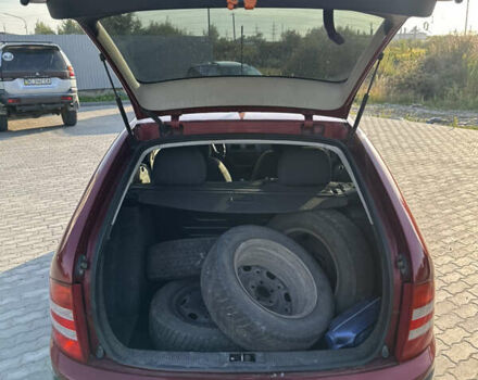Красный Шкода Фабия, объемом двигателя 1.2 л и пробегом 300 тыс. км за 3600 $, фото 8 на Automoto.ua