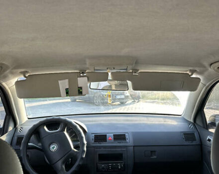 Красный Шкода Фабия, объемом двигателя 1.2 л и пробегом 300 тыс. км за 3600 $, фото 7 на Automoto.ua