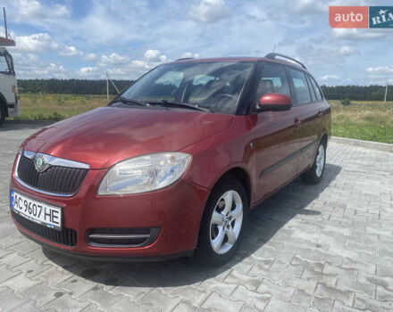 Красный Шкода Фабия, объемом двигателя 1.39 л и пробегом 179 тыс. км за 5700 $, фото 1 на Automoto.ua