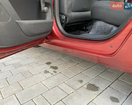Красный Шкода Фабия, объемом двигателя 1.39 л и пробегом 180 тыс. км за 5000 $, фото 17 на Automoto.ua