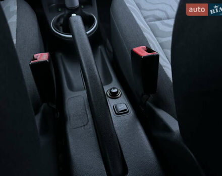 Червоний Шкода Фабія, об'ємом двигуна 1.6 л та пробігом 156 тис. км за 6200 $, фото 41 на Automoto.ua