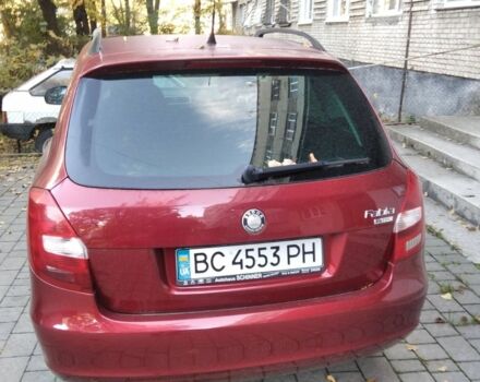 Красный Шкода Фабия, объемом двигателя 1.2 л и пробегом 228 тыс. км за 3999 $, фото 2 на Automoto.ua