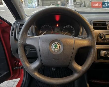 Красный Шкода Фабия, объемом двигателя 1.39 л и пробегом 146 тыс. км за 6200 $, фото 10 на Automoto.ua