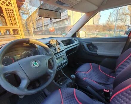 Шкода Фабия 2008 в Черновцах на Automoto.ua Красный Шкода Фабия, объемом двигателя 1.2 л и пробегом 237 тыс. км за 4600 $, фото 14 на Automoto.ua