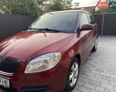 Красный Шкода Фабия, объемом двигателя 1.39 л и пробегом 180 тыс. км за 5000 $, фото 5 на Automoto.ua