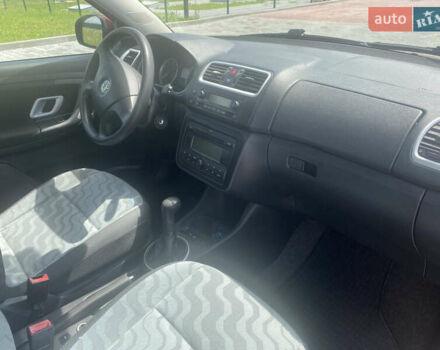 Красный Шкода Фабия, объемом двигателя 1.39 л и пробегом 179 тыс. км за 5700 $, фото 18 на Automoto.ua
