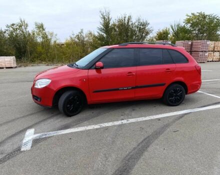 Красный Шкода Фабия, объемом двигателя 1.2 л и пробегом 250 тыс. км за 4300 $, фото 3 на Automoto.ua