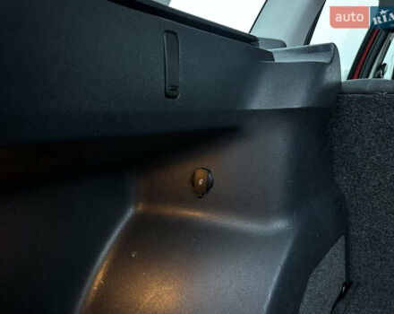 Червоний Шкода Фабія, об'ємом двигуна 1.6 л та пробігом 156 тис. км за 6200 $, фото 49 на Automoto.ua