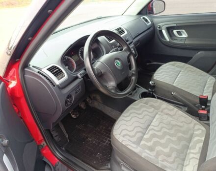 Красный Шкода Фабия, объемом двигателя 1.2 л и пробегом 250 тыс. км за 4300 $, фото 8 на Automoto.ua