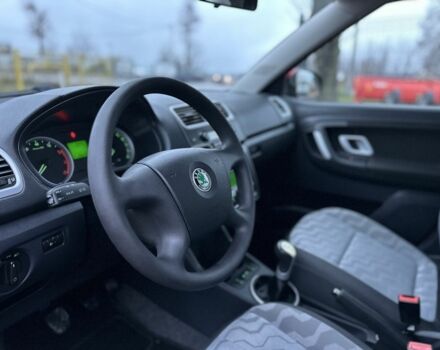 Красный Шкода Фабия, объемом двигателя 1.6 л и пробегом 156 тыс. км за 6200 $, фото 5 на Automoto.ua