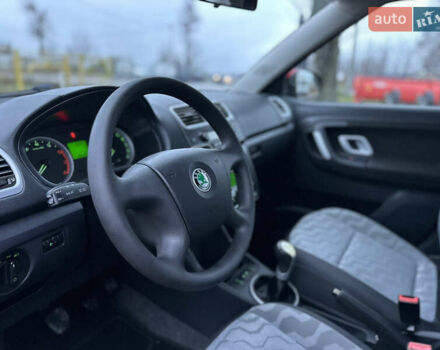 Червоний Шкода Фабія, об'ємом двигуна 1.6 л та пробігом 156 тис. км за 6200 $, фото 21 на Automoto.ua