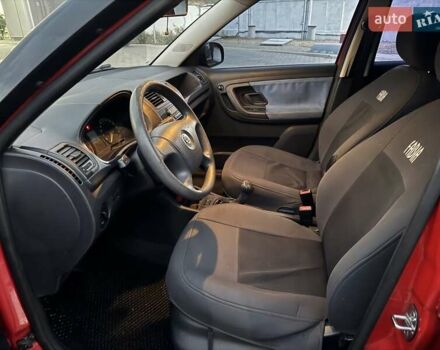 Красный Шкода Фабия, объемом двигателя 1.39 л и пробегом 146 тыс. км за 6200 $, фото 8 на Automoto.ua