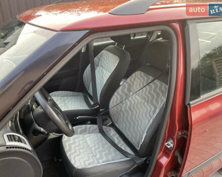 Красный Шкода Фабия, объемом двигателя 1.39 л и пробегом 180 тыс. км за 5000 $, фото 4 на Automoto.ua