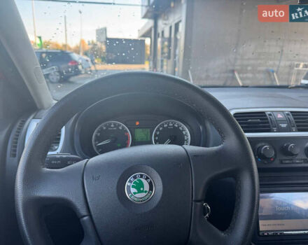 Червоний Шкода Фабія, об'ємом двигуна 1.6 л та пробігом 173 тис. км за 6888 $, фото 9 на Automoto.ua