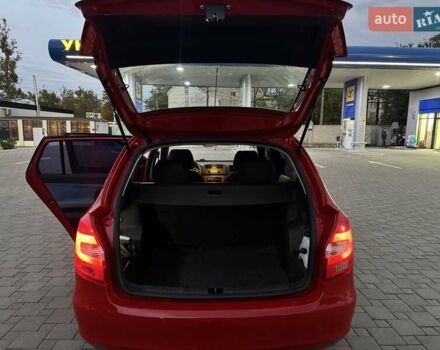 Красный Шкода Фабия, объемом двигателя 1.39 л и пробегом 146 тыс. км за 6200 $, фото 15 на Automoto.ua