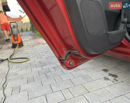 Красный Шкода Фабия, объемом двигателя 1.39 л и пробегом 180 тыс. км за 5000 $, фото 16 на Automoto.ua