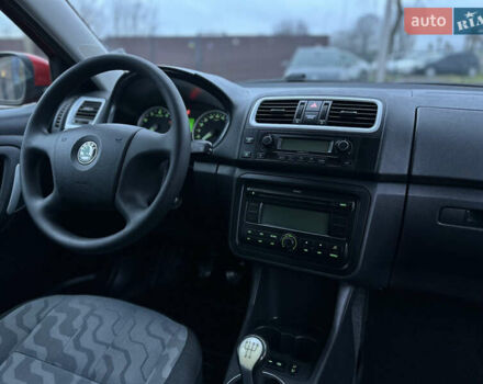 Червоний Шкода Фабія, об'ємом двигуна 1.6 л та пробігом 156 тис. км за 6200 $, фото 43 на Automoto.ua